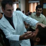 Surgical approach with Iraqi doctors observing.